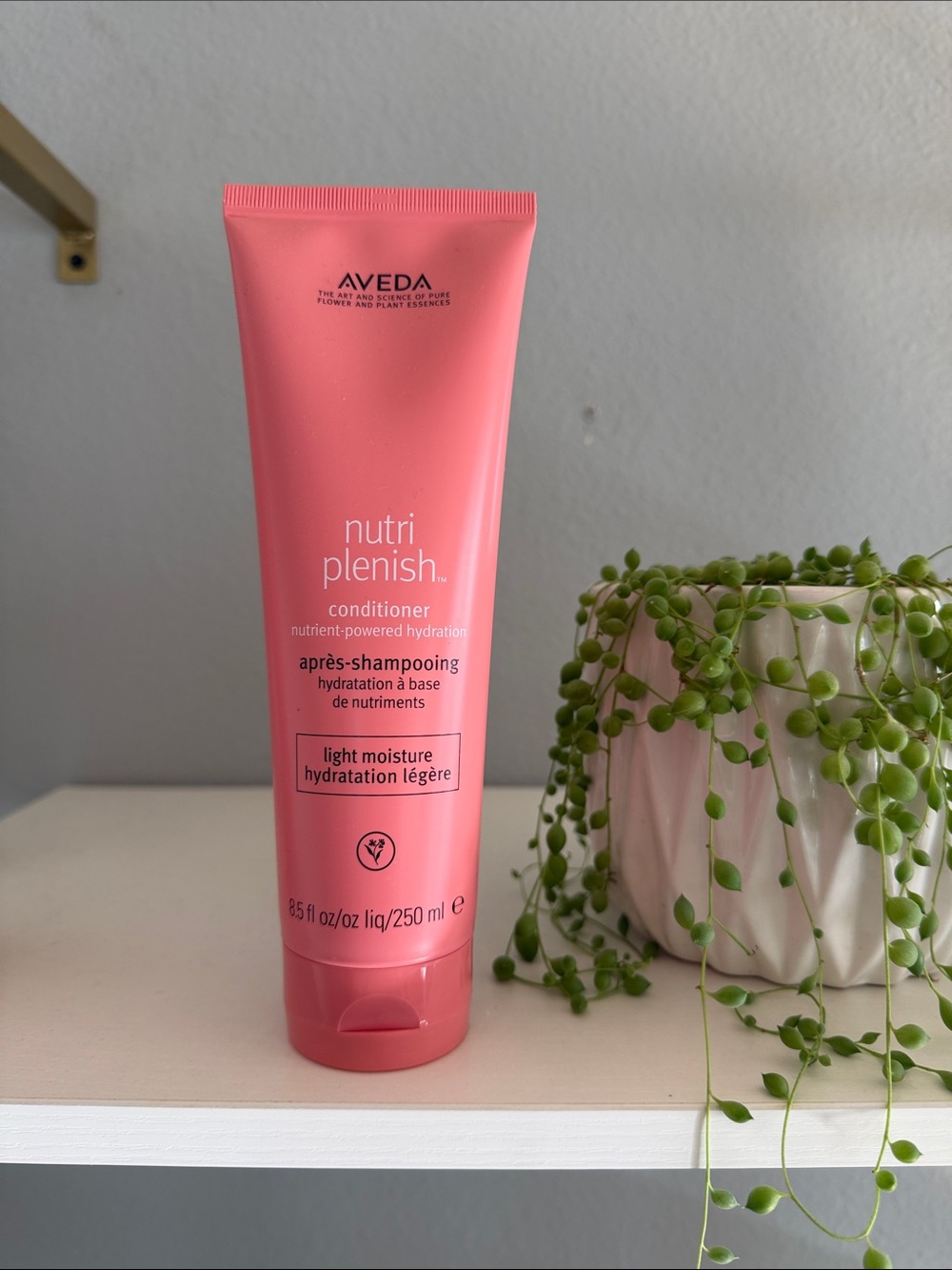 AVEDA Nutriplenish Light Moisture Conditioner - Coral Pink